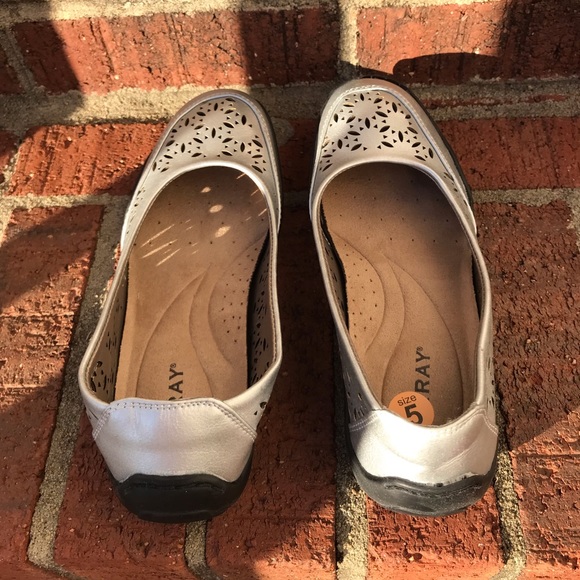 Array silver slip on shoes with cushioned footbed. Size 5 Please see pics - Picture 5 of 8
